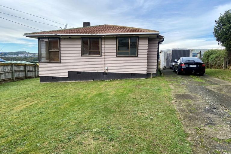Photo of property in 11 Aparangi Crescent, Elsdon, Porirua, 5022
