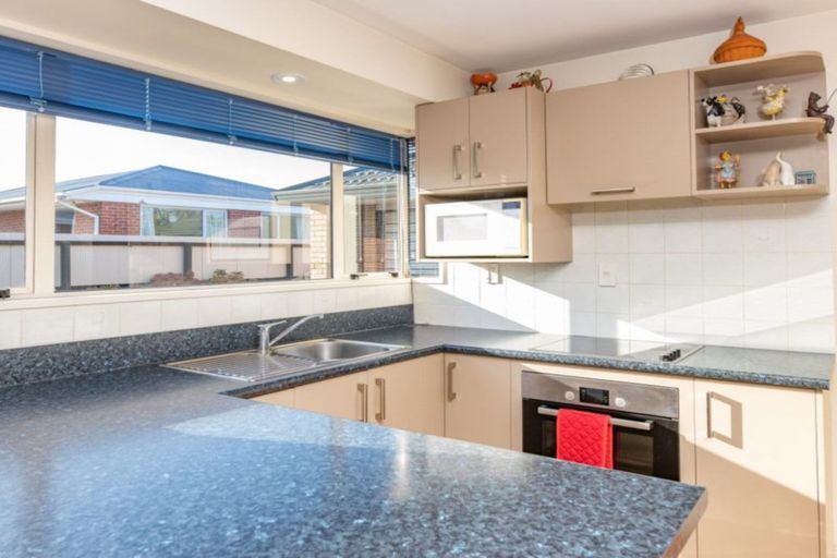 Photo of property in 4 Daniels Road, Redwood, Christchurch, 8051