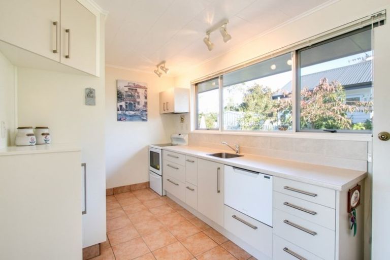 Photo of property in 3/11 Church Road, Taradale, Napier, 4112