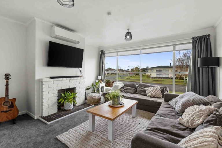 Photo of property in 32 Skerrett Crescent, Tamatea, Napier, 4112
