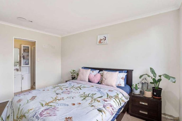 Photo of property in 12 Scotts Field Drive, Takanini, 2112