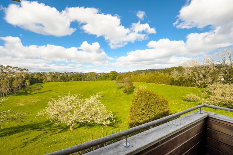 Photo of property in 102 Shaw Road, Oratia, Auckland, 0604