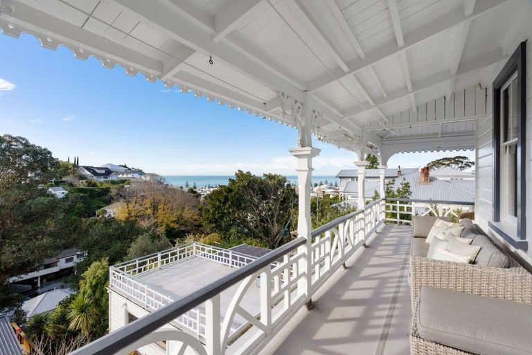 Photo of property in 15 Colenso Avenue, Hospital Hill, Napier, 4110