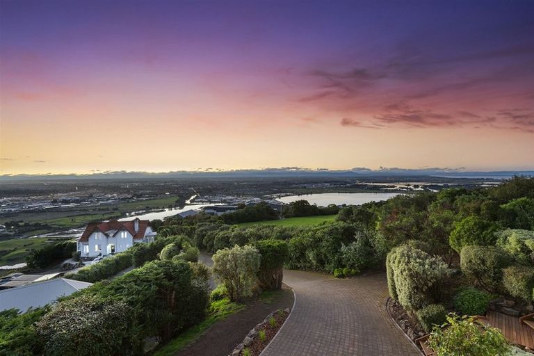 Photo of property in 210 Cannon Hill Crescent, Mount Pleasant, Christchurch, 8081