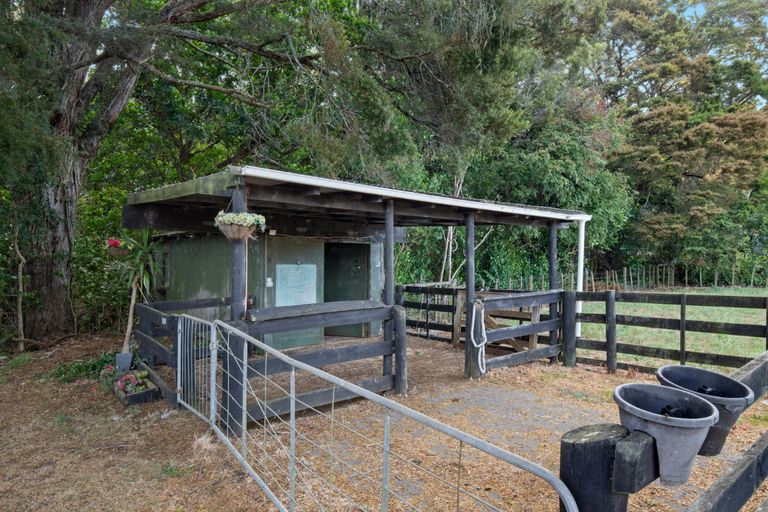 Photo of property in 202 Masters Road, Waiuku, 2682