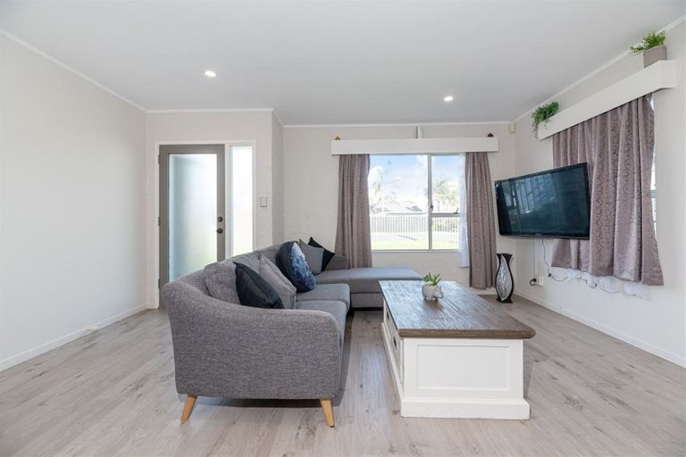 Photo of property in 3/1 Tawa Road, Te Atatu Peninsula, Auckland, 0610