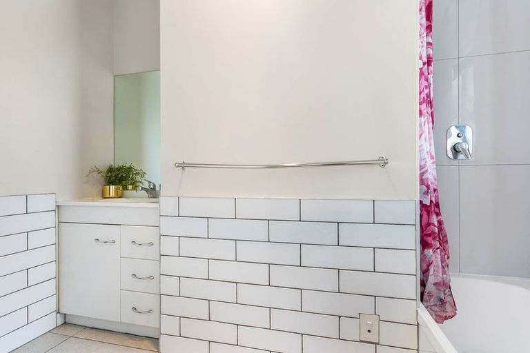 Photo of property in 100 Chapel Road, Flat Bush, Auckland, 2019