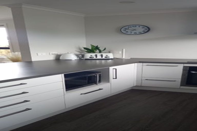 Photo of property in 17 Discovery Place, Marfell, New Plymouth, 4310