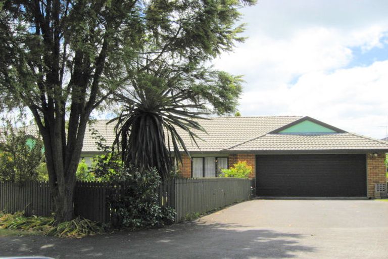 Photo of property in 2 Oakwood Place, Pukekohe, 2120