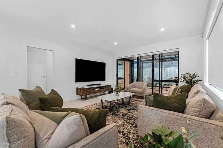 Photo of property in 33 Kabardin Street, Karaka, Papakura, 2113
