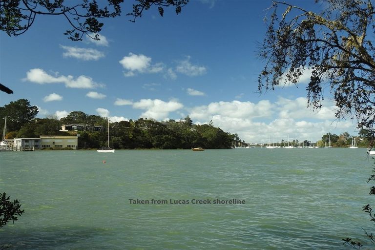 Photo of property in 1 Buckleys Track, Paremoremo, Auckland, 0632