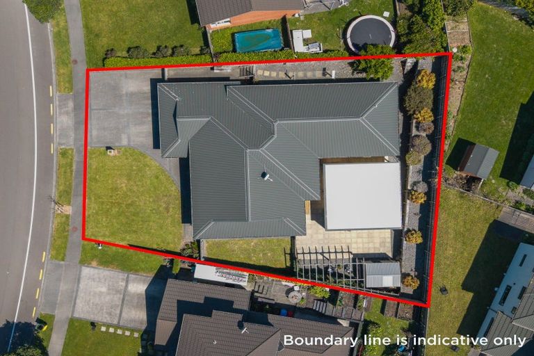 Photo of property in 6 Aotea Drive, Aotea, Porirua, 5024