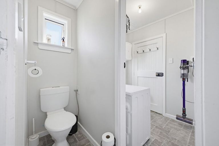 Photo of property in 22 Brookes Terrace, Waitara, 4320