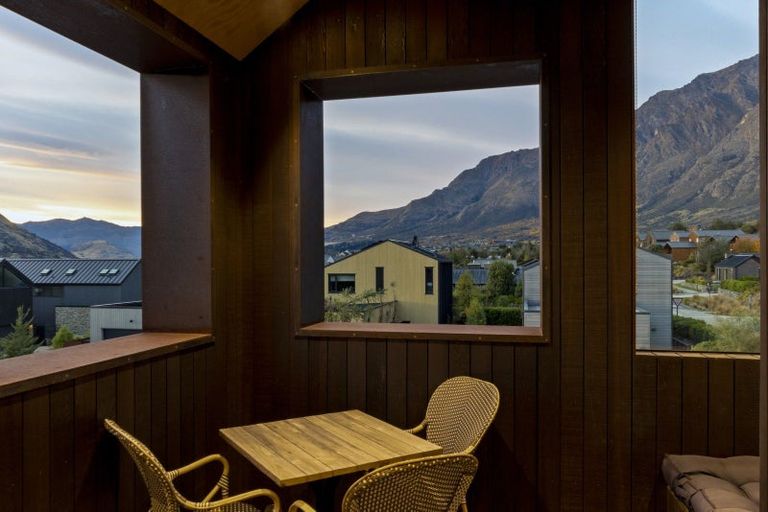 Photo of property in 28 Soudley Court, Jacks Point, Queenstown, 9371