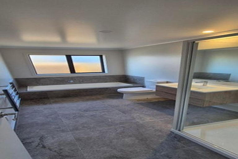 Photo of property in 43 Te Taniwha Road, One Tree Point, 0118