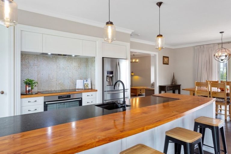 Photo of property in 121 Saint Kilda Road, Cambridge, 3434