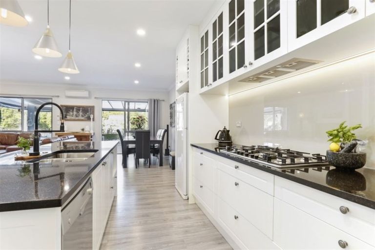 Photo of property in 6 Kahika Grove, Huapai, Kumeu, 0810
