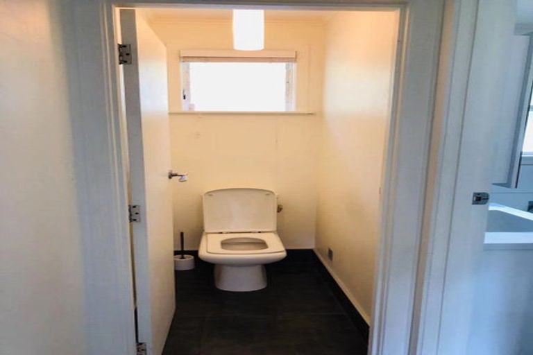Photo of property in 61 Peach Road, Glenfield, Auckland, 0629