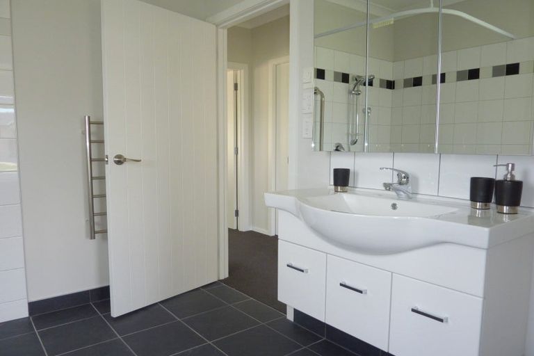 Photo of property in Woodlands Villas, 17a Sherwill Street East, Feilding, 4702