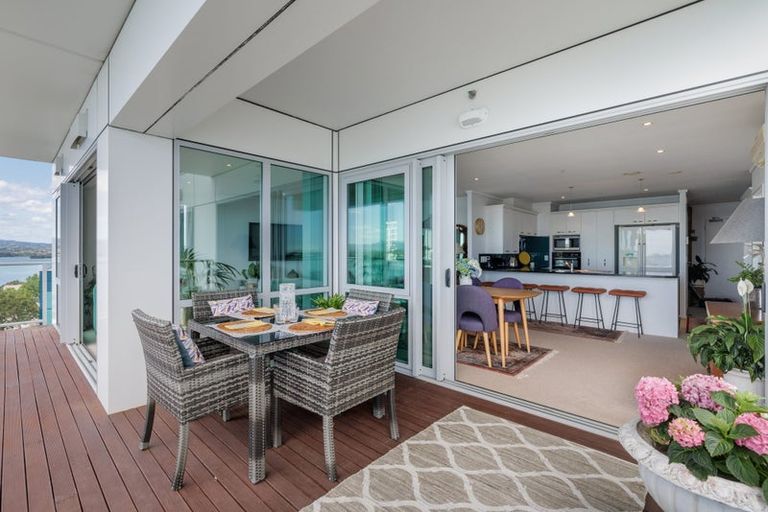 Photo of property in 72 Devonport Road, Tauranga, 3110