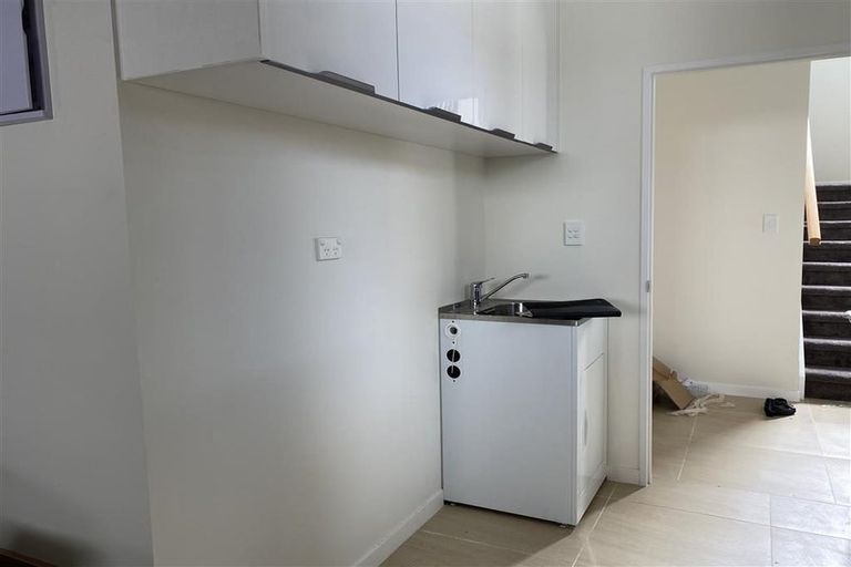 Photo of property in 16a Venus Place, Half Moon Bay, Auckland, 2012