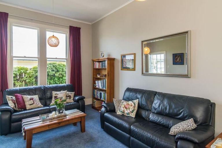 Photo of property in 66 Queens Drive, Lyall Bay, Wellington, 6022