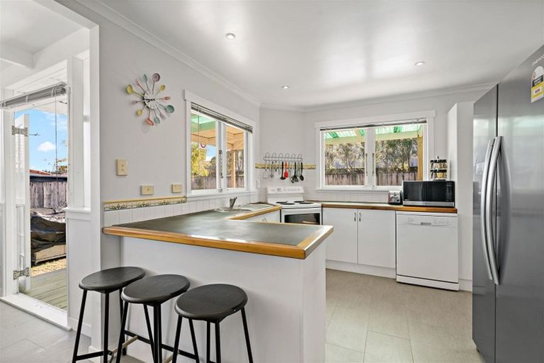 Photo of property in 140 Don Buck Road, Massey, Auckland, 0614