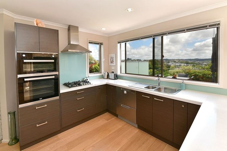 Photo of property in 9 Seagate Place, Red Beach, 0932