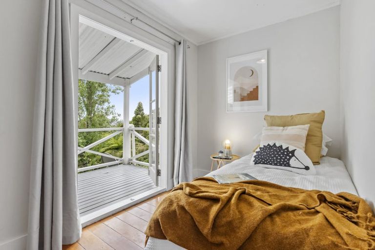 Photo of property in 70 Pleasant Road, Glen Eden, Auckland, 0602