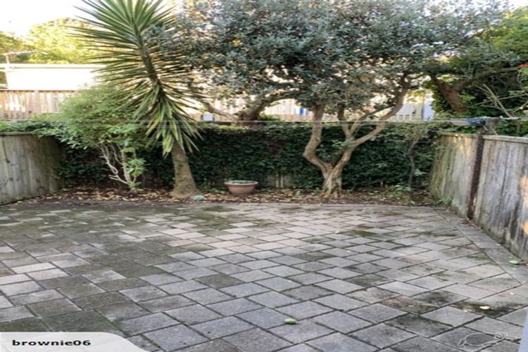 Photo of property in 21f7 Collins Avenue, Tawa, Wellington, 5028