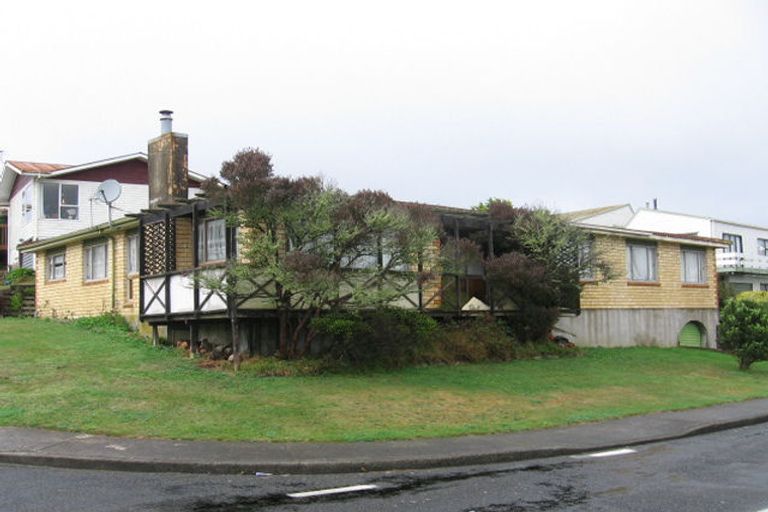 Photo of property in 46 Fitzpatrick Street, Newlands, Wellington, 6037