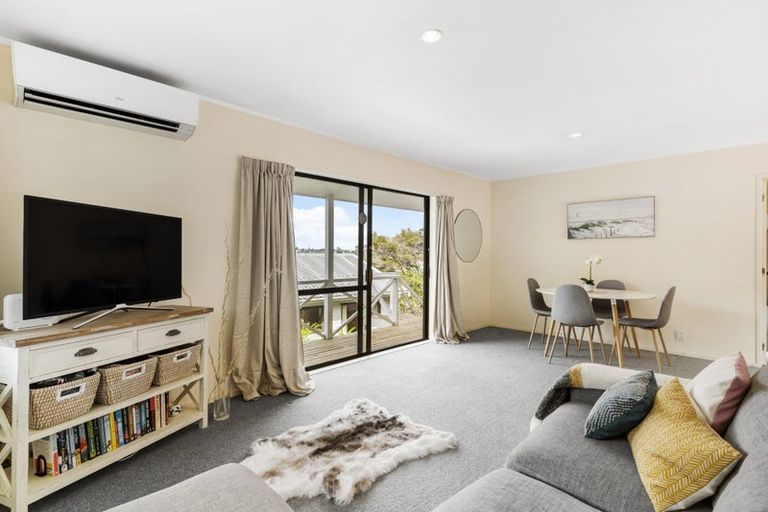 Photo of property in 1/32 Tree View Avenue, Glenfield, Auckland, 0629