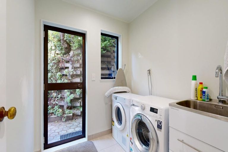 Photo of property in 60 Satara Crescent, Khandallah, Wellington, 6035