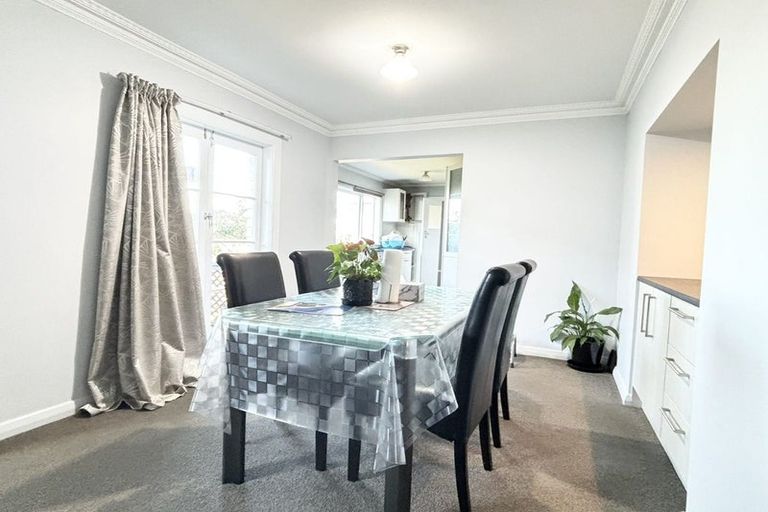 Photo of property in 51 Rua Road, Glen Eden, Auckland, 0602