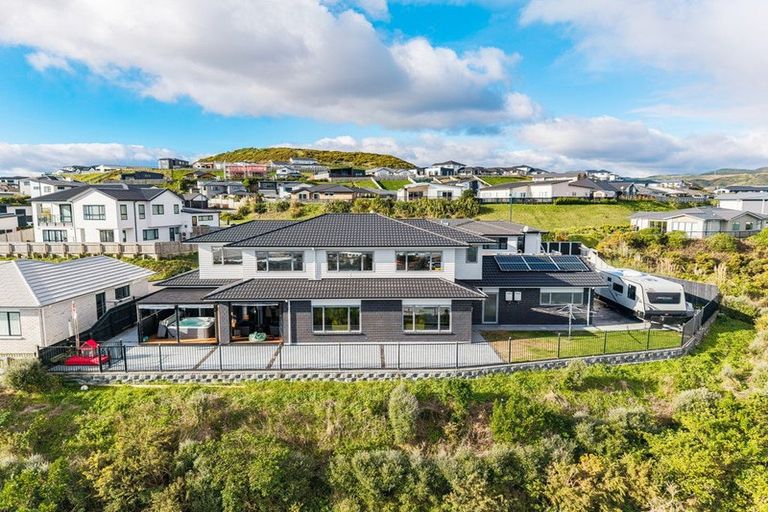 Photo of property in 10 Omaka Place, Aotea, Porirua, 5024