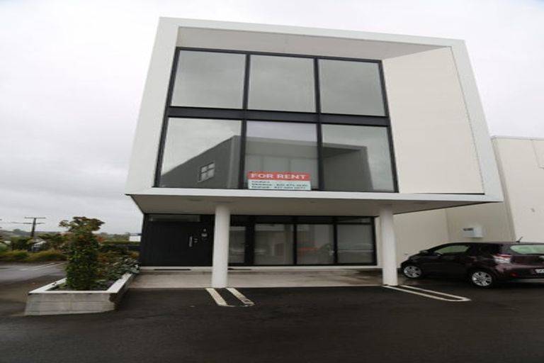 Photo of property in 1/86 Hurlstone Drive, Waiwhakaiho, New Plymouth, 4312