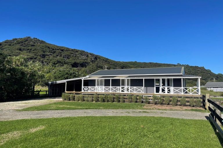 Photo of property in 12 Constable Road, Muriwai, Waimauku, 0881