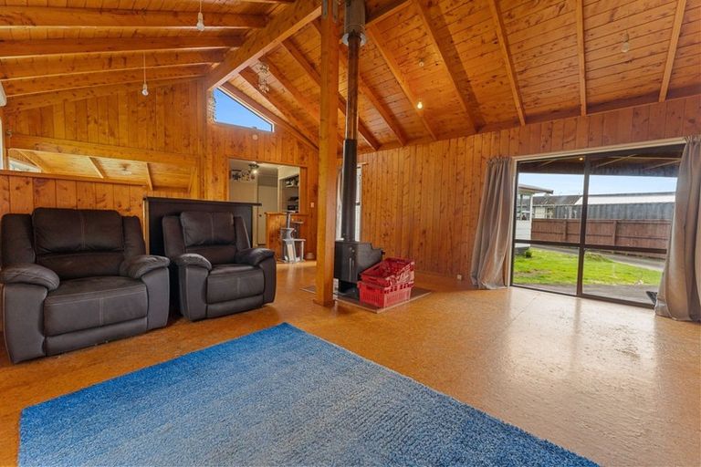 Photo of property in 24 Montjoy Street, Stratford, 4332