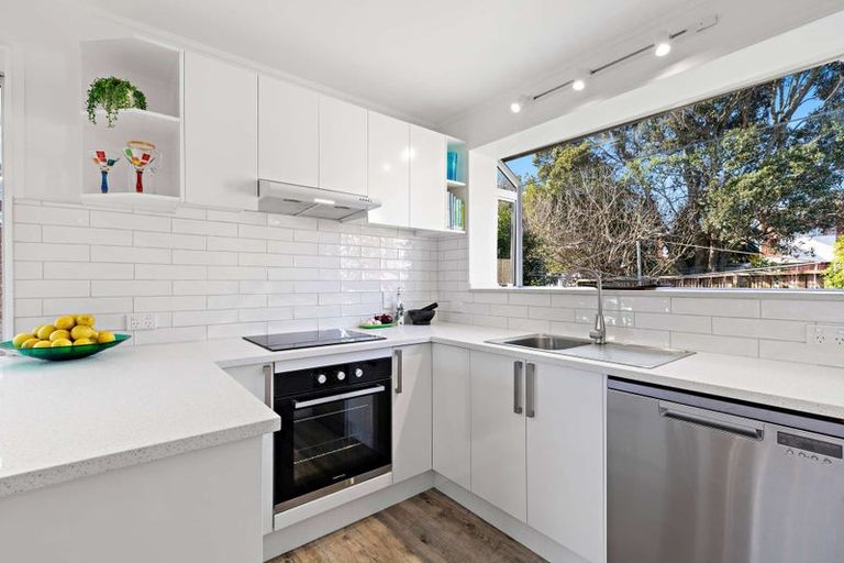 Photo of property in 31 Humphrey Kemp Avenue, Henderson, Auckland, 0612