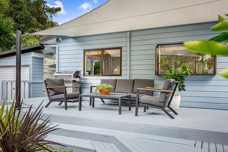 Photo of property in 2/9 London Street, Te Atatu Peninsula, Auckland, 0610