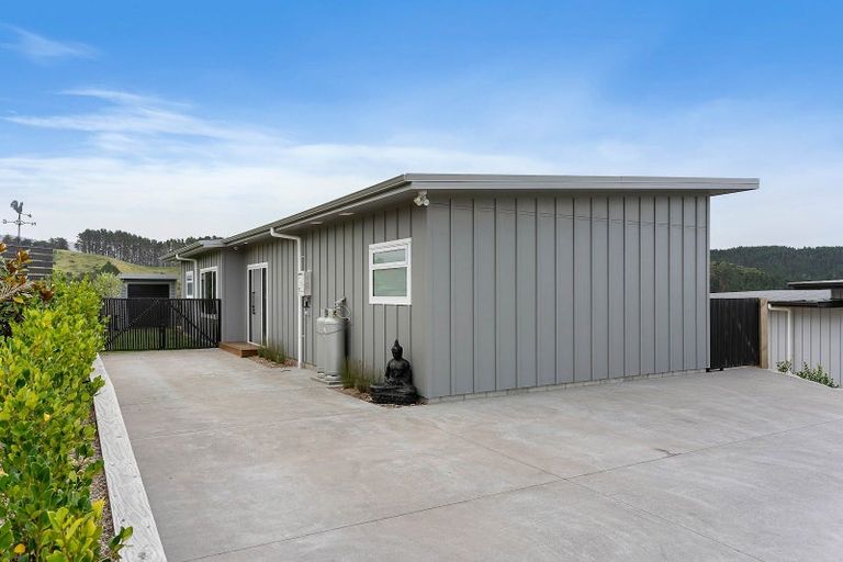 Photo of property in 16 Manatu Close, Whangamata, 3691
