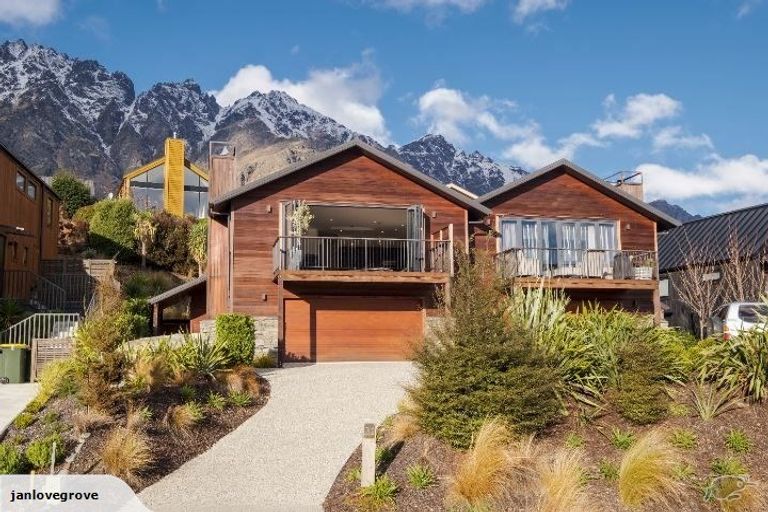 Photo of property in 31 Rannoch Drive, Jacks Point, Queenstown, 9371