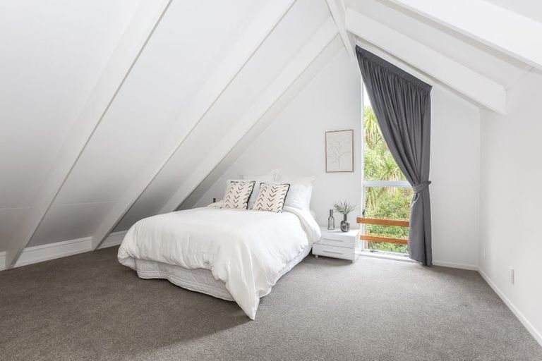 Photo of property in 54f2 Hungerford Road, Houghton Bay, Wellington, 6023