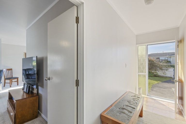 Photo of property in 3 Sandel Rise, Merrilands, New Plymouth, 4312