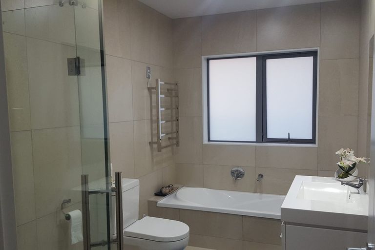 Photo of property in 143a Henderson Valley Road, Henderson, Auckland, 0612