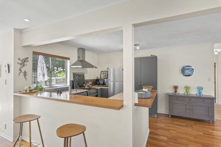 Photo of property in 9 Telephone Road, Birkenhead, Auckland, 0626