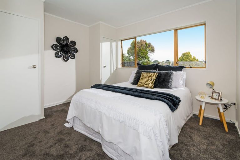 Photo of property in 1/14 Hollyhock Place, Browns Bay, Auckland, 0630