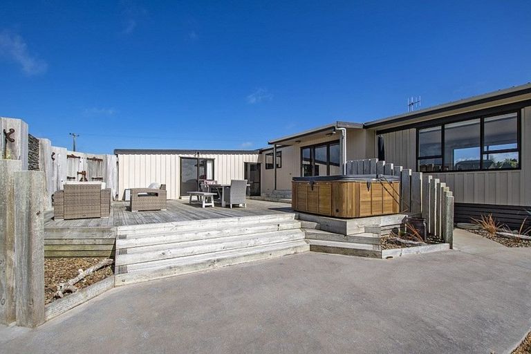 Photo of property in 413a Baylys Coast Road, Dargaville, 0377