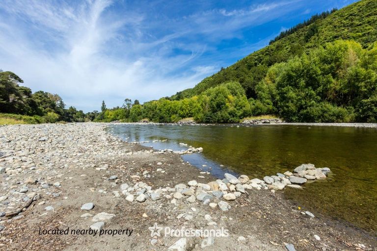 Photo of property in 1 Gemstone Drive, Birchville, Upper Hutt, 5018