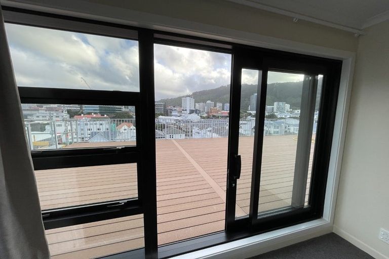 Photo of property in Endeavour Apartments, 125u6 Thorndon Quay, Pipitea, Wellington, 6011